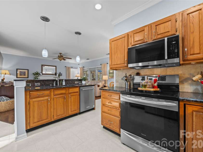15325 Great Glen Lane, Huntersville, NC 28078.  MLS# CAR4358599, YatesRealty ID 12435. 