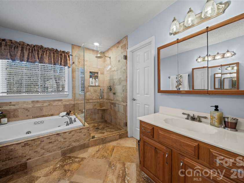 15325 Great Glen Lane, Huntersville, NC 28078.  MLS# CAR4358599, YatesRealty ID 12435. 