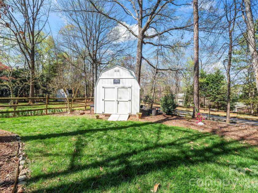 15325 Great Glen Lane, Huntersville, NC 28078.  MLS# CAR4358599, YatesRealty ID 12435. 