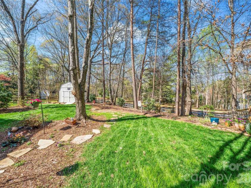 15325 Great Glen Lane, Huntersville, NC 28078.  MLS# CAR4358599, YatesRealty ID 12435. 