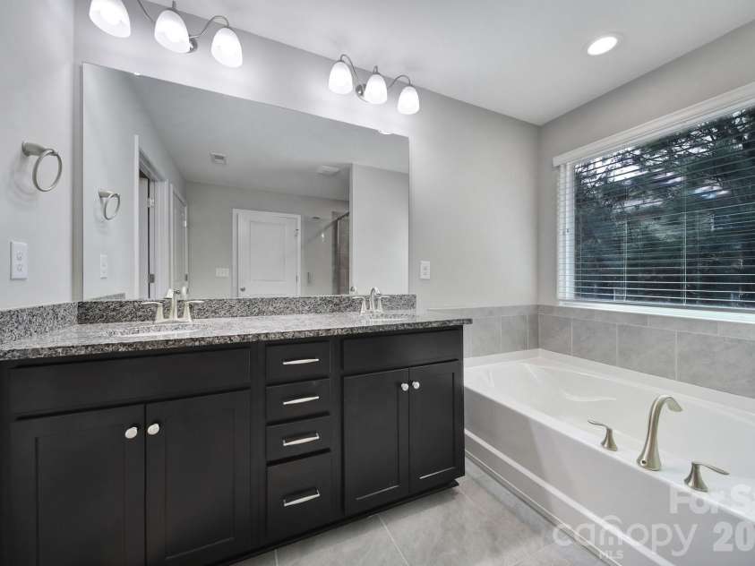 1212 Croft Drive, Fort Mill, SC 29708.  MLS# CAR4353061, YatesRealty ID 12436. PRIMARY BATH OASIS BATH #3
