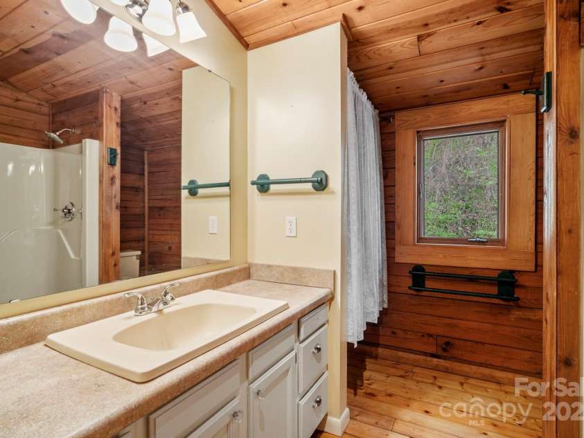 689 Osborne Road, Clyde, NC 28721.  MLS# CAR4250291, YatesRealty ID 12436. 