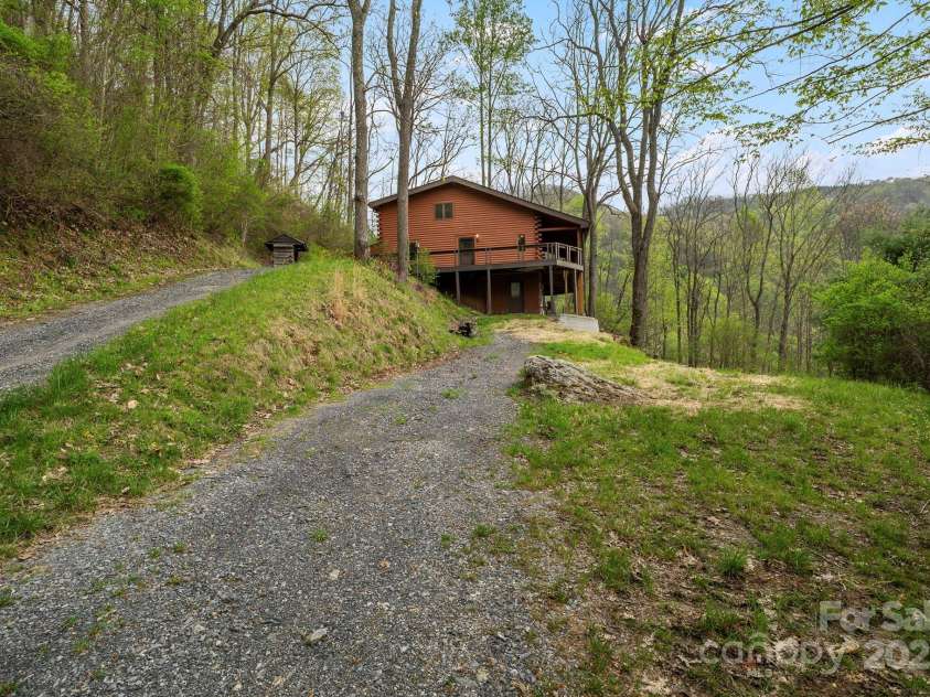 689 Osborne Road, Clyde, NC 28721.  MLS# CAR4250291, YatesRealty ID 12436. 