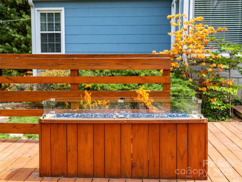 20 Lynnstone Court, Asheville, NC 28805.  MLS# CAR4252560, YatesRealty ID 12438. Gas Fire Feature