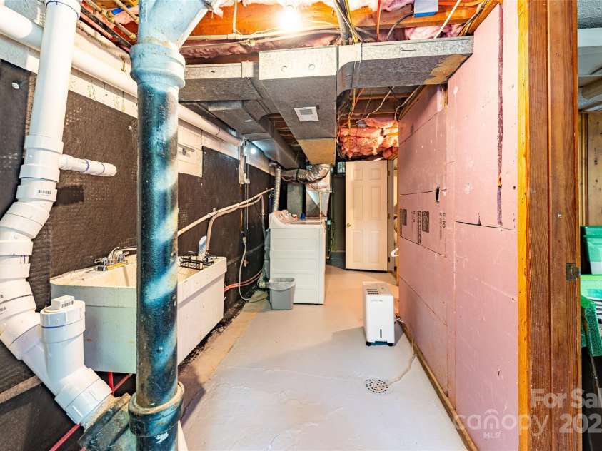 20 Lynnstone Court, Asheville, NC 28805.  MLS# CAR4252560, YatesRealty ID 12438. Laundry Room