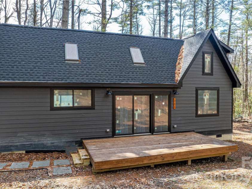 261 Maga Lane, Brevard, NC 28712.  MLS# CAR4356969, YatesRealty ID 12440. 
