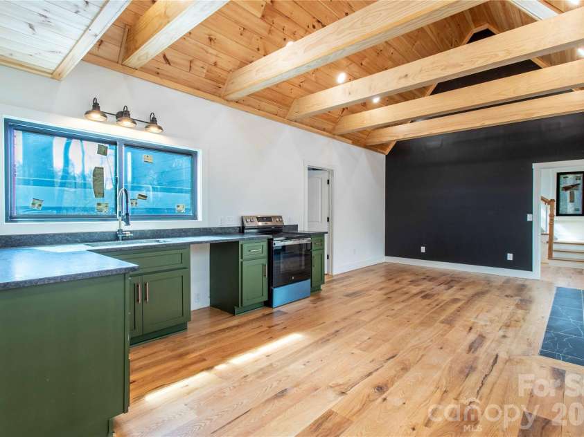 261 Maga Lane, Brevard, NC 28712.  MLS# CAR4356969, YatesRealty ID 12440. 