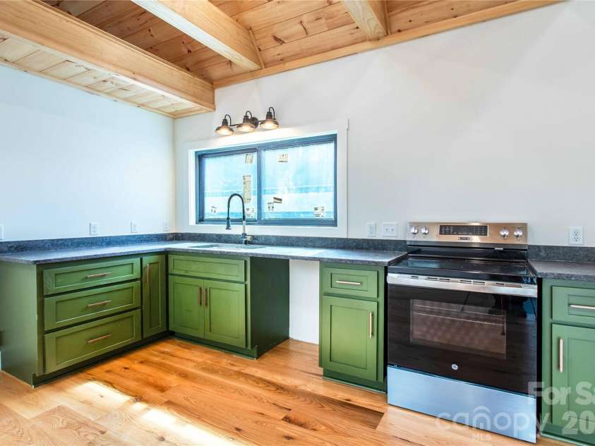 261 Maga Lane, Brevard, NC 28712.  MLS# CAR4356969, YatesRealty ID 12440. 