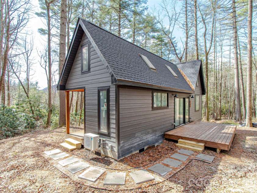 261 Maga Lane, Brevard, NC 28712.  MLS# CAR4356969, YatesRealty ID 12440. 