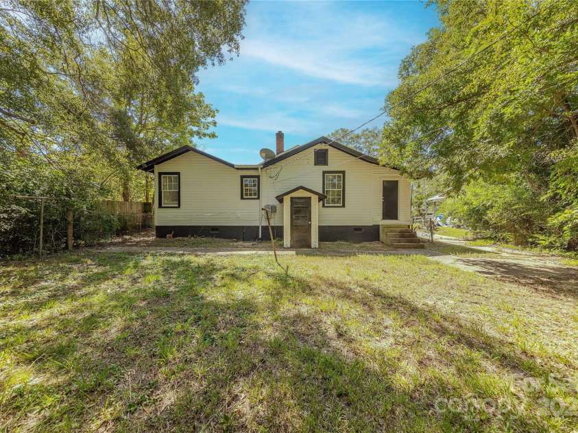 8 Bolt Drive, Shelby, NC 28150.  MLS# CAR4303322, YatesRealty ID 12440. Backyard