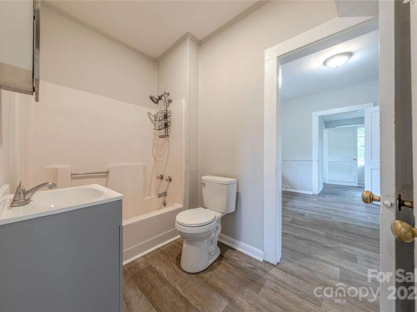 10 Bolt Drive, Shelby, NC 28150.  MLS# CAR4256256, YatesRealty ID 12441. Bathroom