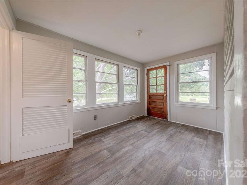 10 Bolt Drive, Shelby, NC 28150.  MLS# CAR4256256, YatesRealty ID 12441. Flex Room