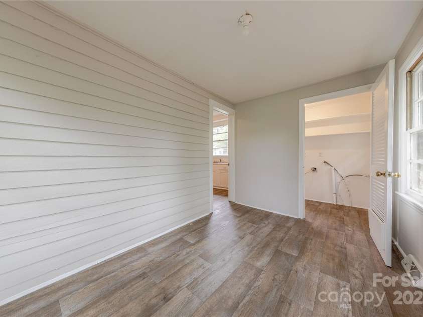 10 Bolt Drive, Shelby, NC 28150.  MLS# CAR4256256, YatesRealty ID 12441. Flex Room