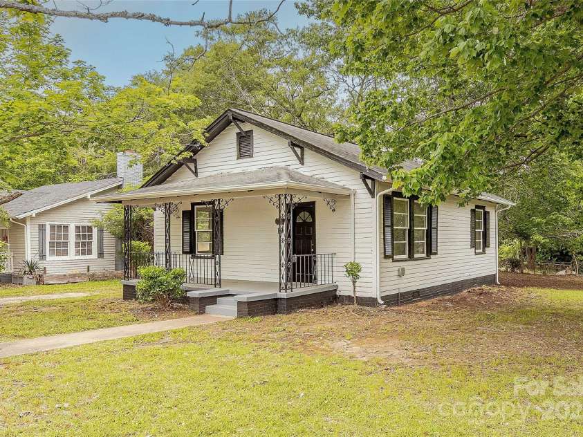 10 Bolt Drive, Shelby, NC 28150.  MLS# CAR4256256, YatesRealty ID 12441. Freshly Painted