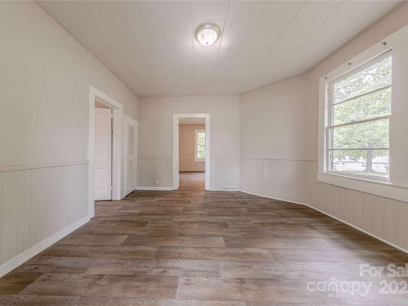 10 Bolt Drive, Shelby, NC 28150.  MLS# CAR4256256, YatesRealty ID 12441. Great Room