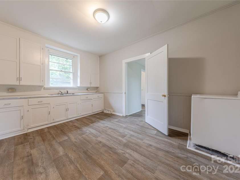 10 Bolt Drive, Shelby, NC 28150.  MLS# CAR4256256, YatesRealty ID 12441. Kitchen