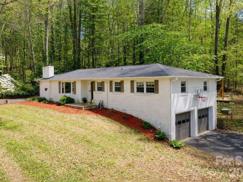 6 Marley Drive, Flat Rock, NC 28731.  MLS# CAR4347131, YatesRealty ID 12443. 