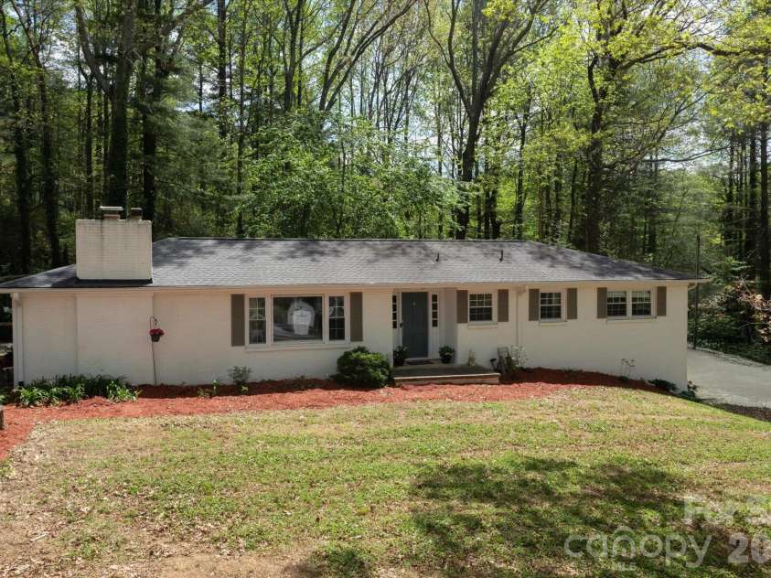 6 Marley Drive, Flat Rock, NC 28731.  MLS# CAR4347131, YatesRealty ID 12443. 