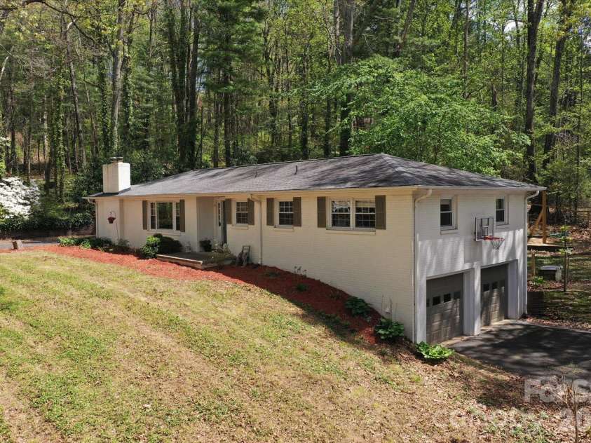 6 Marley Drive, Flat Rock, NC 28731.  MLS# CAR4347131, YatesRealty ID 12443. 