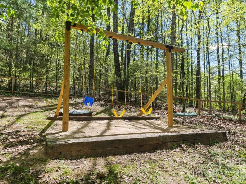 6 Marley Drive, Flat Rock, NC 28731.  MLS# CAR4347131, YatesRealty ID 12443. 