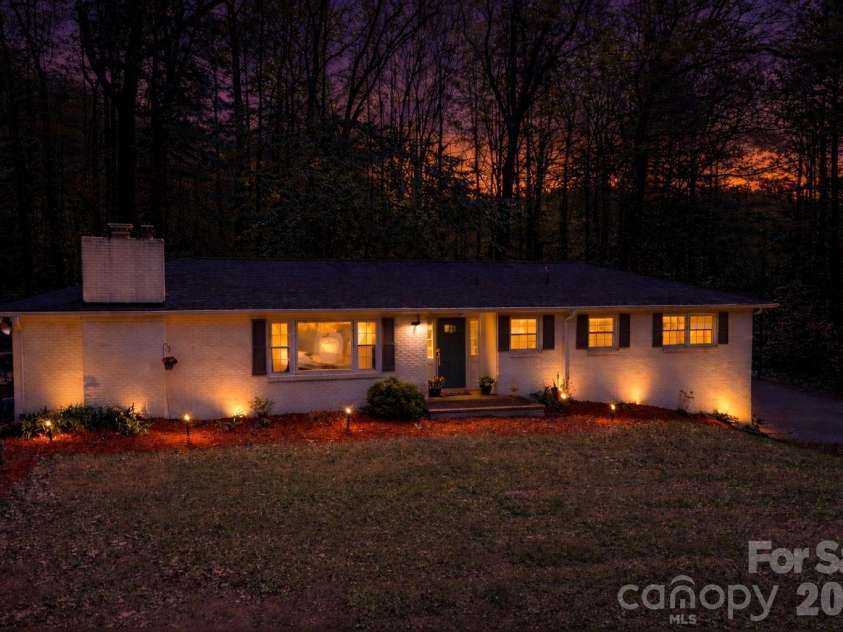 6 Marley Drive, Flat Rock, NC 28731.  MLS# CAR4347131, YatesRealty ID 12443. VIRTUALLY ALTERED