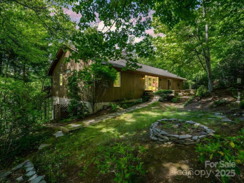 124 Richard Lane, Black Mountain, NC 28711.  MLS# CAR4297974, YatesRealty ID 12444. 
