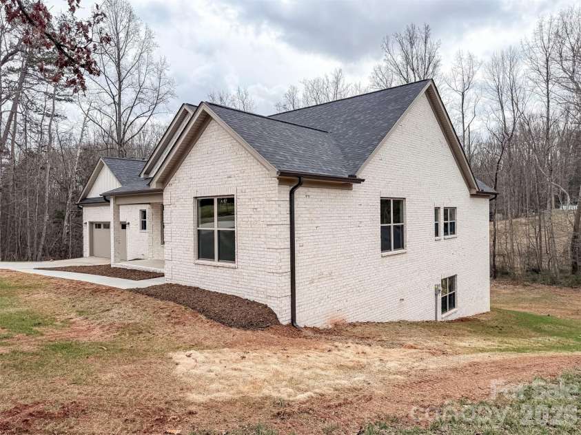 1322 Kensington Circle, Newton, NC 28658.  MLS# CAR4349642, YatesRealty ID 12444. 