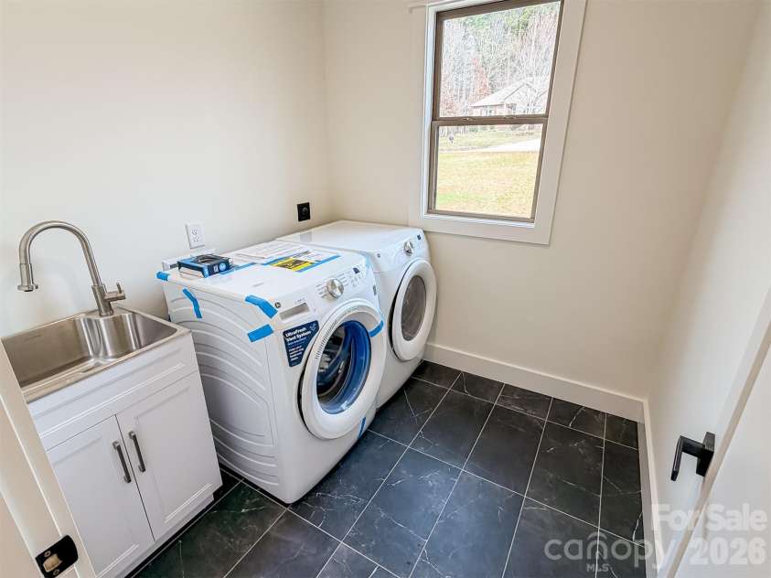 1322 Kensington Circle, Newton, NC 28658.  MLS# CAR4349642, YatesRealty ID 12444. 