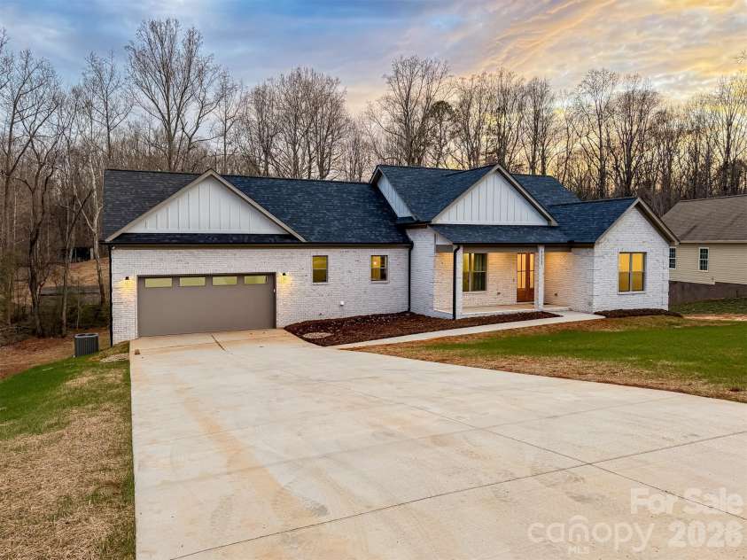 1322 Kensington Circle, Newton, NC 28658.  MLS# CAR4349642, YatesRealty ID 12444. 
