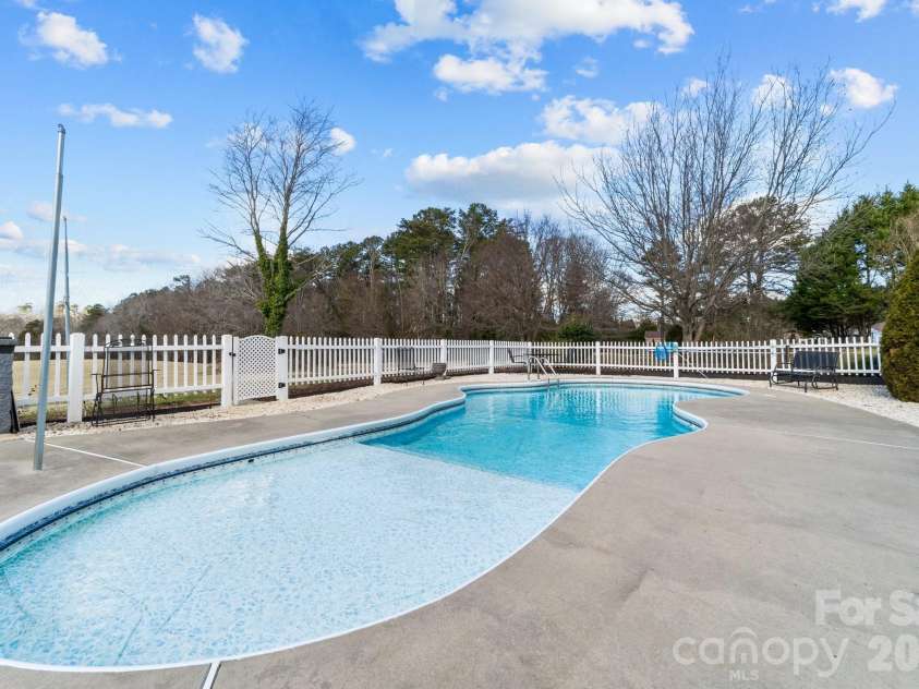543 Muirfield Way, Salisbury, NC 28144.  MLS# CAR4367336, YatesRealty ID 12446. 