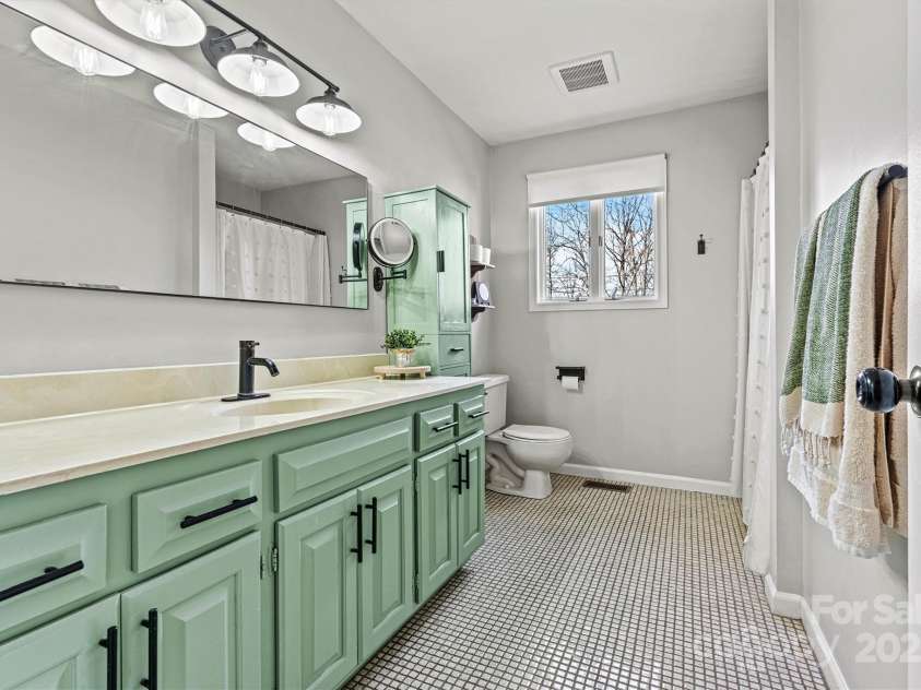 1140 Knollwood Drive, Claremont, NC 28610.  MLS# CAR4237158, YatesRealty ID 12447. Full Guest Bath/Vanity View