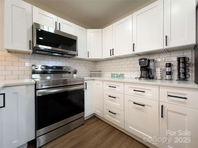 226 Malvern Drive, Concord, NC 28025.  MLS# CAR4226316, YatesRealty ID 12448. Kitchen