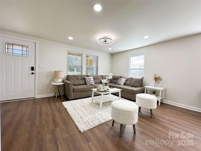 226 Malvern Drive, Concord, NC 28025.  MLS# CAR4226316, YatesRealty ID 12448. Living Room