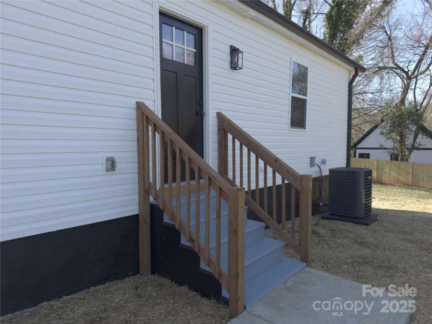 226 Malvern Drive, Concord, NC 28025.  MLS# CAR4226316, YatesRealty ID 12448. Side Entrance