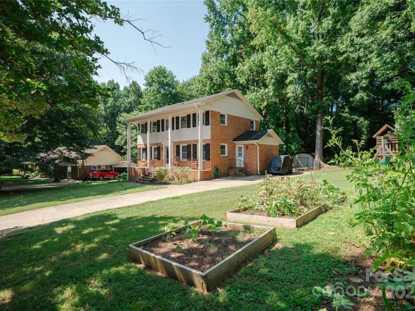 427 Willow Road, Salisbury, NC 28147.  MLS# CAR4290284, YatesRealty ID 12449. 