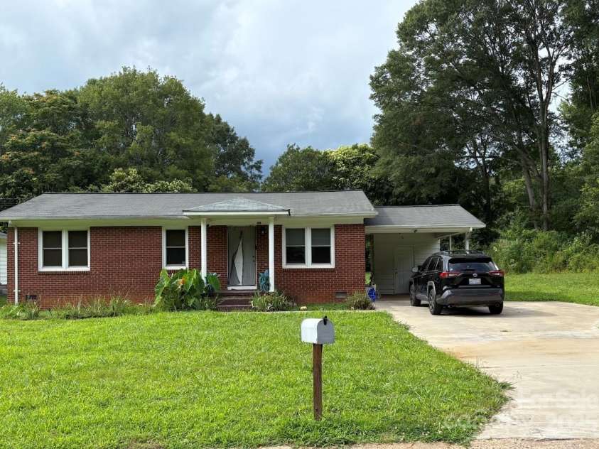 1203 Pamela Drive, Shelby, NC 28150.  MLS# CAR4251963, YatesRealty ID 1245. Well-maintained brick ranch