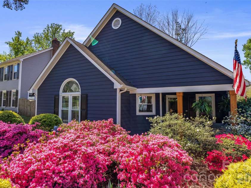 9600 Lawley Lane, Matthews, NC 28105.  MLS# CAR4366424, YatesRealty ID 12450. 