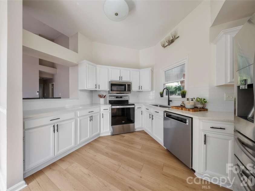 9600 Lawley Lane, Matthews, NC 28105.  MLS# CAR4366424, YatesRealty ID 12450. 