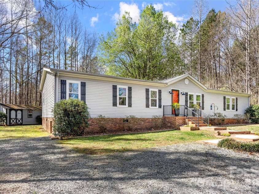 230 Valley View Drive, Clover, SC 29710.  MLS# CAR4368778, YatesRealty ID 12451. 