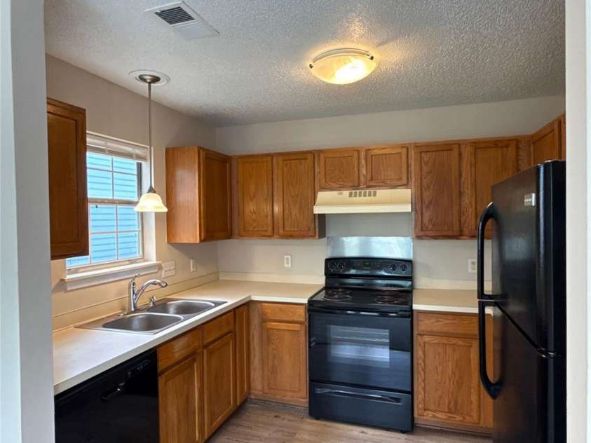 10400 Brawley Lane, Charlotte, NC 28215.  MLS# CAR4243290, YatesRealty ID 12452. 