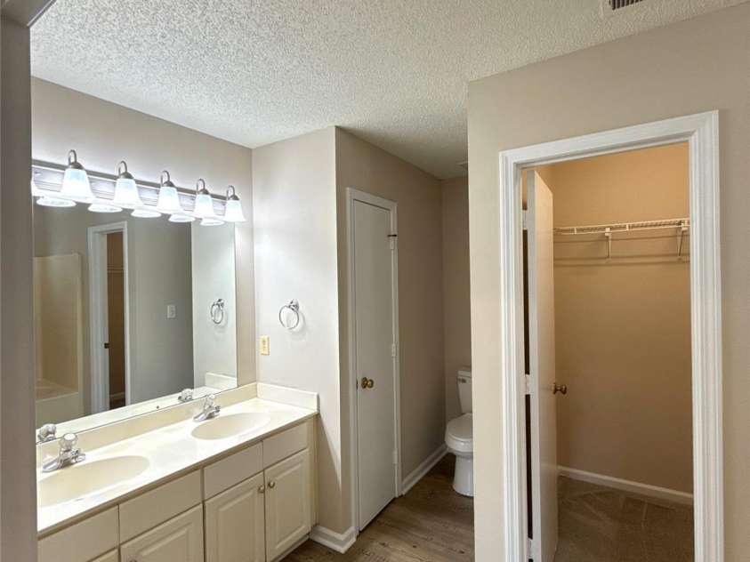 10400 Brawley Lane, Charlotte, NC 28215.  MLS# CAR4243290, YatesRealty ID 12452. 