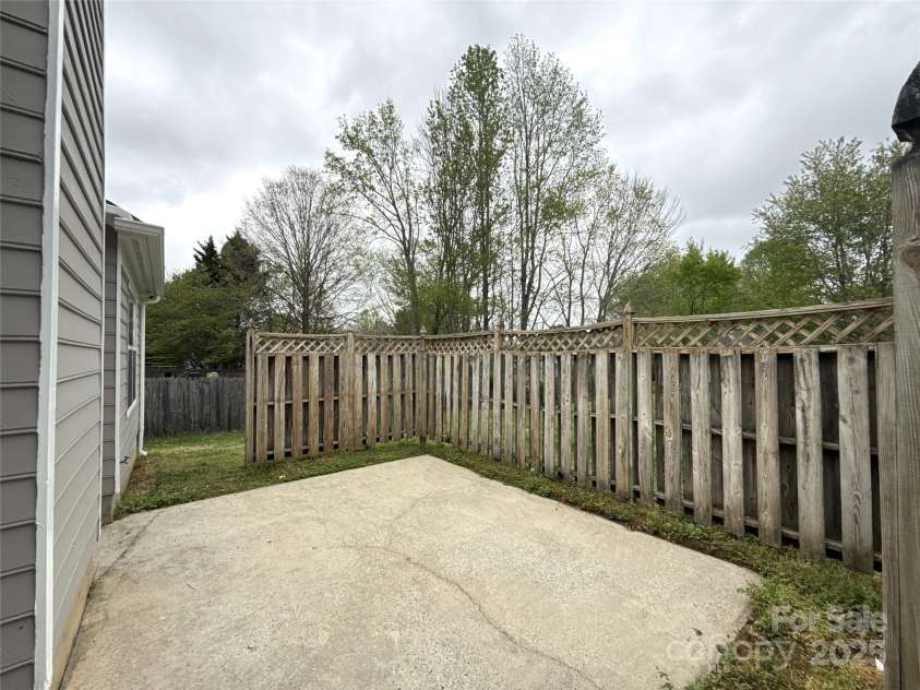 10400 Brawley Lane, Charlotte, NC 28215.  MLS# CAR4243290, YatesRealty ID 12452. 