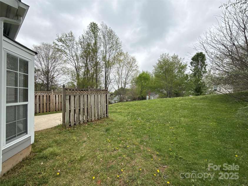 10400 Brawley Lane, Charlotte, NC 28215.  MLS# CAR4243290, YatesRealty ID 12452. 