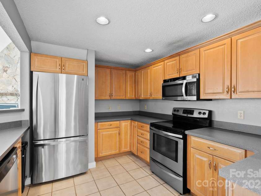 299 Blue Ridge Drive, Marion, NC 28752.  MLS# CAR4227374, YatesRealty ID 12453. 