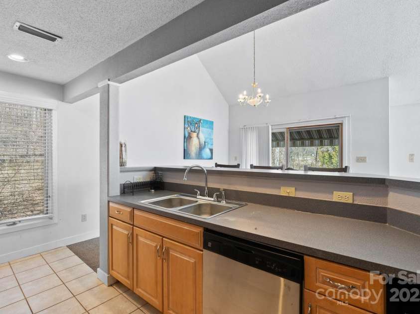 299 Blue Ridge Drive, Marion, NC 28752.  MLS# CAR4227374, YatesRealty ID 12453. 