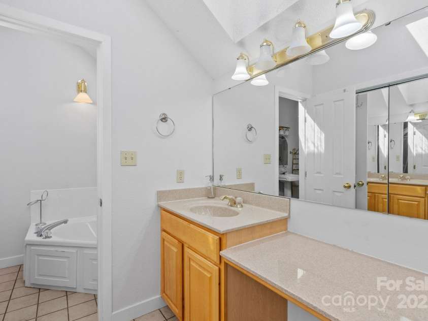 299 Blue Ridge Drive, Marion, NC 28752.  MLS# CAR4227374, YatesRealty ID 12453. 