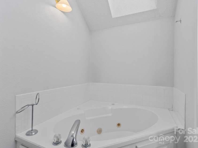 299 Blue Ridge Drive, Marion, NC 28752.  MLS# CAR4227374, YatesRealty ID 12453. 