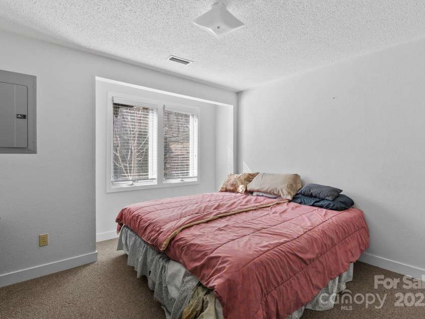 299 Blue Ridge Drive, Marion, NC 28752.  MLS# CAR4227374, YatesRealty ID 12453. 