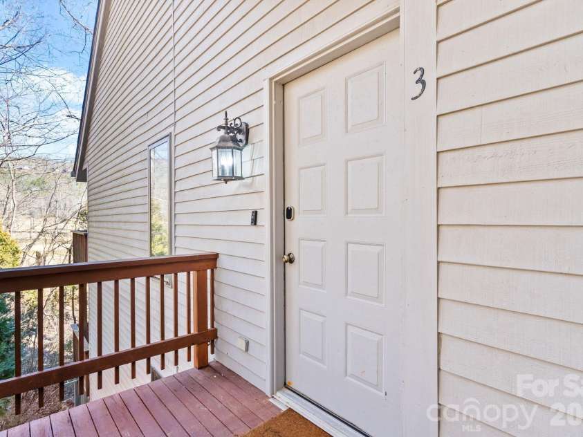 299 Blue Ridge Drive, Marion, NC 28752.  MLS# CAR4336524, YatesRealty ID 12453. 