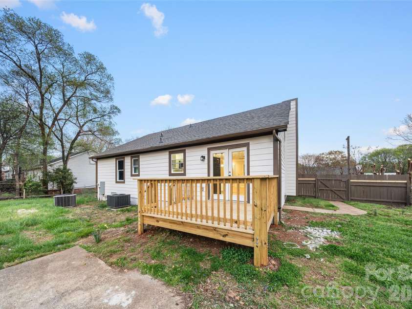 3396 Farm Lake Drive, Concord, NC 28027.  MLS# CAR4362945, YatesRealty ID 12453. 